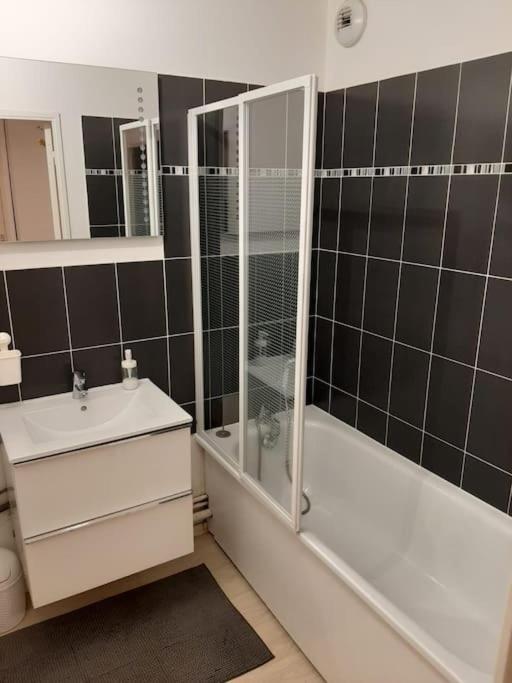 Joli Appartement Avec Jardin Et 2 Parkings Prives Argenteuil Eksteriør bilde