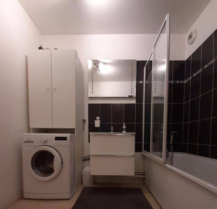 Joli Appartement Avec Jardin Et 2 Parkings Prives Argenteuil Eksteriør bilde