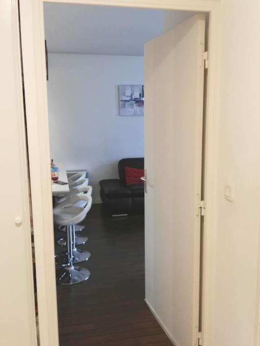 Joli Appartement Avec Jardin Et 2 Parkings Prives Argenteuil Eksteriør bilde
